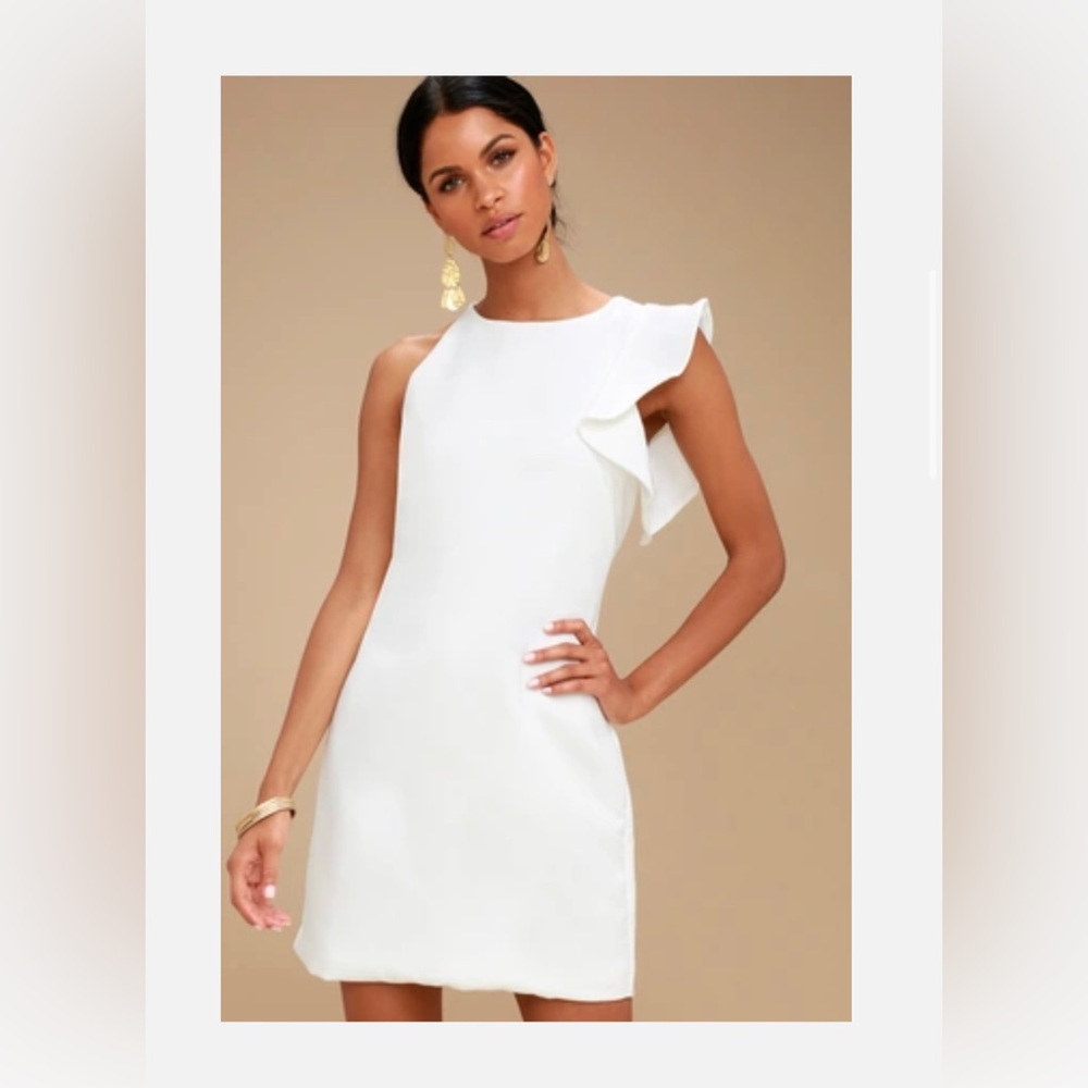 Lulus white dress. Like new- only worn once. Size Medium.